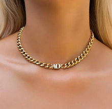 Cargar imagen en el visor de la galería, Collar con iniciales