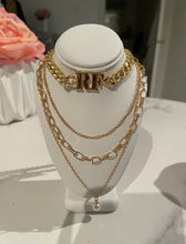 Cargar imagen en el visor de la galería, Collar con iniciales