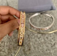Cargar imagen en el visor de la galería, Pulso con charms