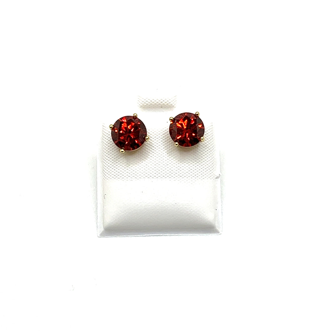 Aretes pequeños rojos