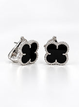 Cargar imagen en el visor de la galería, Black trebol earrings
