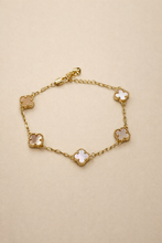 Cargar imagen en el visor de la galería, Nácar mini clover gold plated 14 k 7 pulgadas y media
