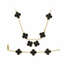 Cargar imagen en el visor de la galería, Set clover de tres piezas gold plated 14 k
