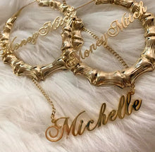 Cargar imagen en el visor de la galería, Set de algollas estilo bambú con nombre y cadena

