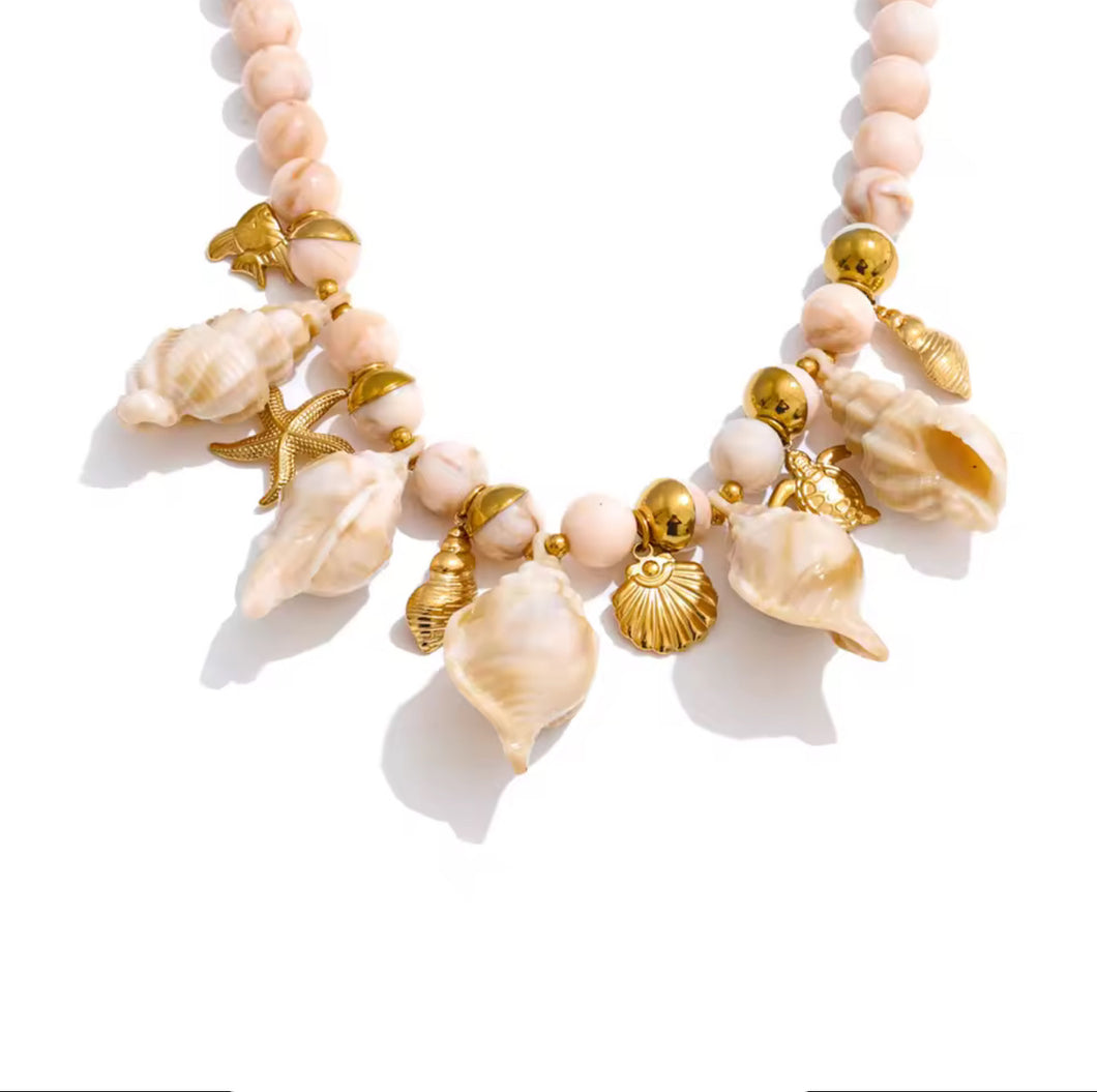Collar de conchas hecho a mano