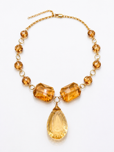 Cargar imagen en el visor de la galería, Collar de Cristales color champagne
