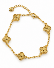 Cargar imagen en el visor de la galería, Pulsera de trébol (tamaño mediano la flor ) 7 pulgadas más extensión gold finish 14 k
