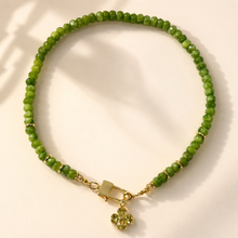 Cargar imagen en el visor de la galería, Green necklace with pendant

