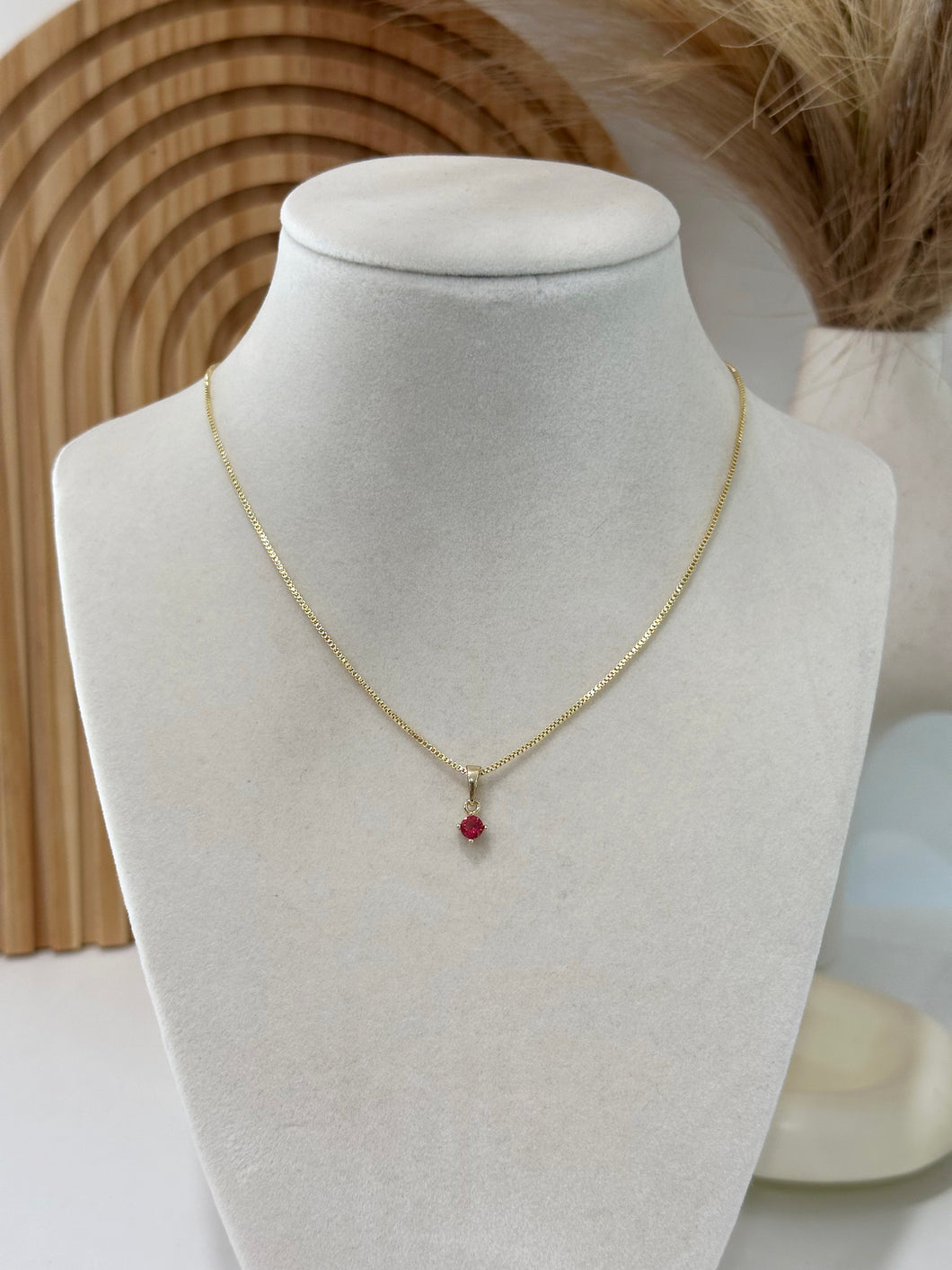 Box Necklace con piedra rosa fuerte