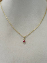 Cargar imagen en el visor de la galería, Box Necklace con piedra rosa fuerte
