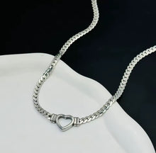 Cargar imagen en el visor de la galería, Cadena Silver en Stainless Steel
