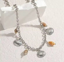 Cargar imagen en el visor de la galería, Silver rolo necklace con charms
