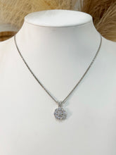Cargar imagen en el visor de la galería, Silver cadena con florecita
