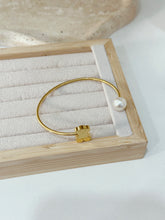 Cargar imagen en el visor de la galería, Bangle abierto de oso
