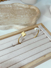 Cargar imagen en el visor de la galería, Bangle abierto de oso
