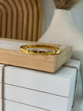 Cargar imagen en el visor de la galería, Carti Gold Bangle stainless Steel size S/M
