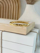 Cargar imagen en el visor de la galería, Carti Gold Bangle stainless Steel size S/M
