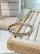 Cargar imagen en el visor de la galería, Silver Bangle carti Stainless Steel s/m
