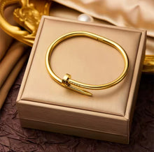 Cargar imagen en el visor de la galería, Bangle clavo Gold
