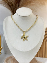 Cargar imagen en el visor de la galería, Starfish necklace Gold Plated 14 k
