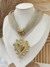 Cargar imagen en el visor de la galería, Gold Bandana con sagrado corazón

