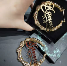 Cargar imagen en el visor de la galería, Pendientes de bambú personalizados de acero inoxidable para mujer, aro de corazón, joyería personalizada con nombre, pendientes con letras, regalo para mamá
