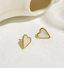 Cargar imagen en el visor de la galería, Earrings heart nácar
