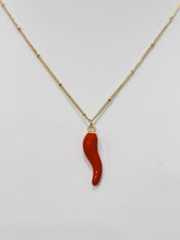 Cargar imagen en el visor de la galería, Red pepper necklace
