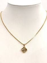 Cargar imagen en el visor de la galería, Clover gold en box chain 17 inches
