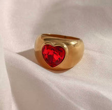 Cargar imagen en el visor de la galería, Rubí Heart Ring
