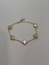Cargar imagen en el visor de la galería, Nácar mini clover gold plated 14 k 7 pulgadas y media
