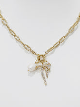 Cargar imagen en el visor de la galería, Paper clip necklace with charms
