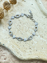 Cargar imagen en el visor de la galería, Silver heart brazalete
