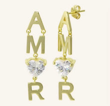 Cargar imagen en el visor de la galería, Amor stud earrings
