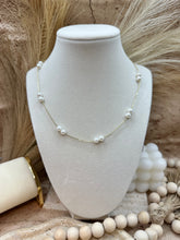 Cargar imagen en el visor de la galería, Lana Pearl necklace
