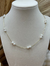 Cargar imagen en el visor de la galería, Lana Pearl necklace
