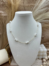 Cargar imagen en el visor de la galería, Lana Pearl necklace
