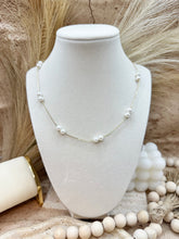 Cargar imagen en el visor de la galería, Lana Pearl necklace
