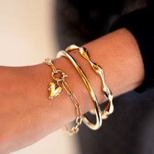 Cargar imagen en el visor de la galería, Pulsera paper clip con corazón
