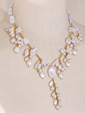 Cargar imagen en el visor de la galería, Collar de perlas en tendencia
