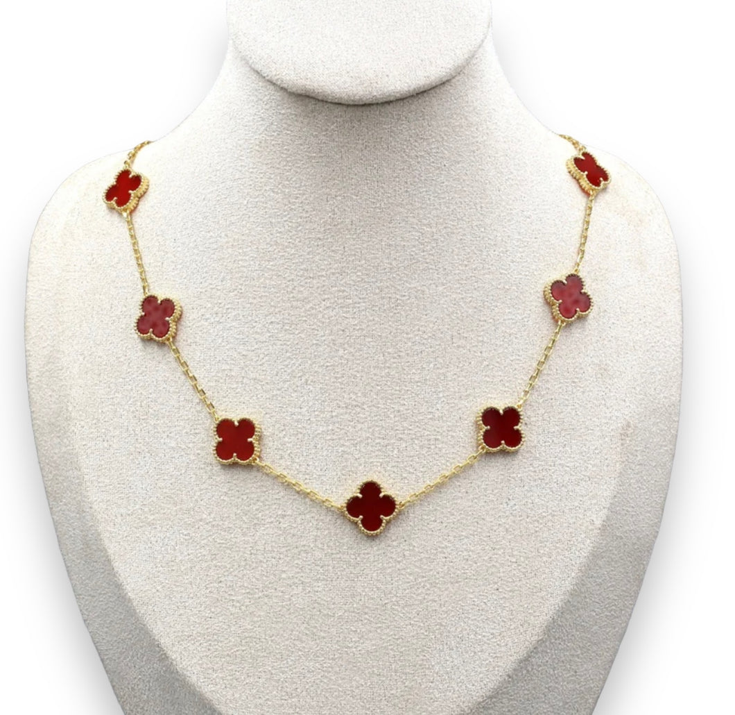 Collar de flor roja