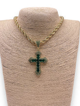 Cargar imagen en el visor de la galería, Rope chain with green cross
