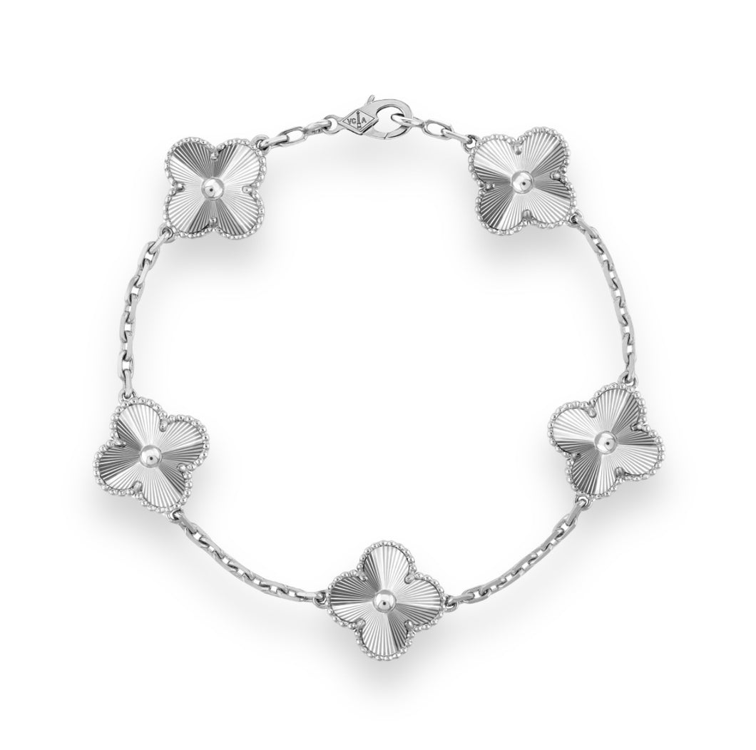 Silver clover brazalete