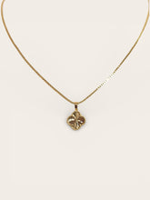 Cargar imagen en el visor de la galería, Clover gold en box chain 17 inches
