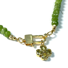 Cargar imagen en el visor de la galería, Green necklace with pendant
