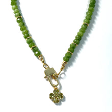 Cargar imagen en el visor de la galería, Green necklace with pendant
