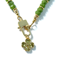 Cargar imagen en el visor de la galería, Green necklace with pendant

