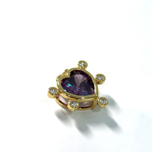 Cargar imagen en el visor de la galería, Purple Heart pendant
