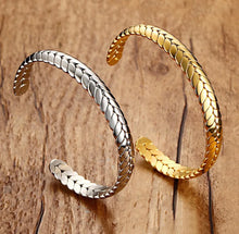 Cargar imagen en el visor de la galería, Gold Ramada Bangle
