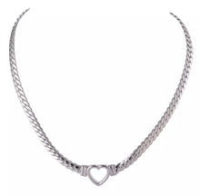 Cargar imagen en el visor de la galería, Silver Necklace con corazon
